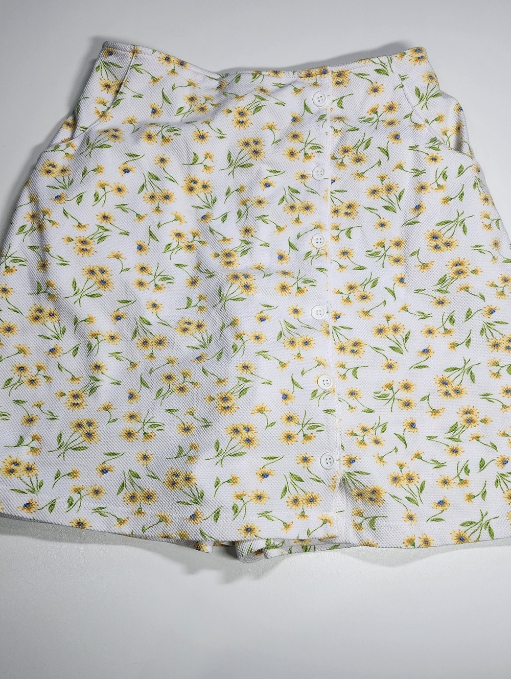 Daisy Floral Skort  14/16 White Yellow Button Detail Cottagecore Whimsy